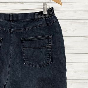 Denim Mom Jeans with comfort waistband - straight leg high waisted